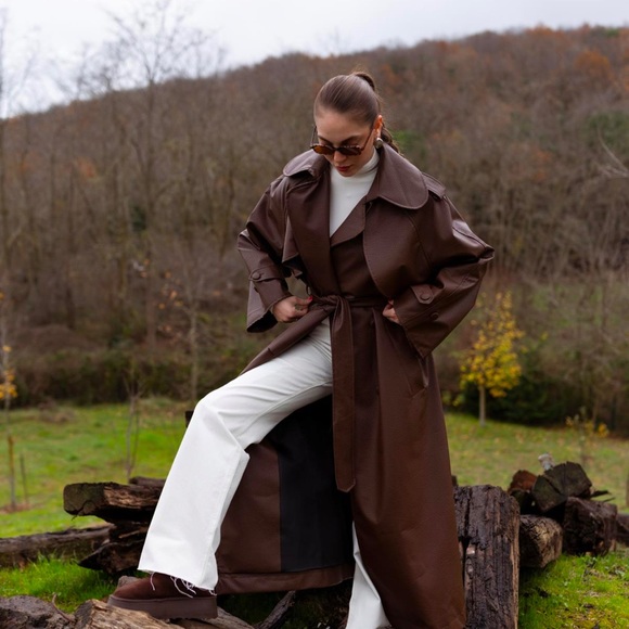 Elegant Brown Women's Trench Coat - Picture 2 of 5